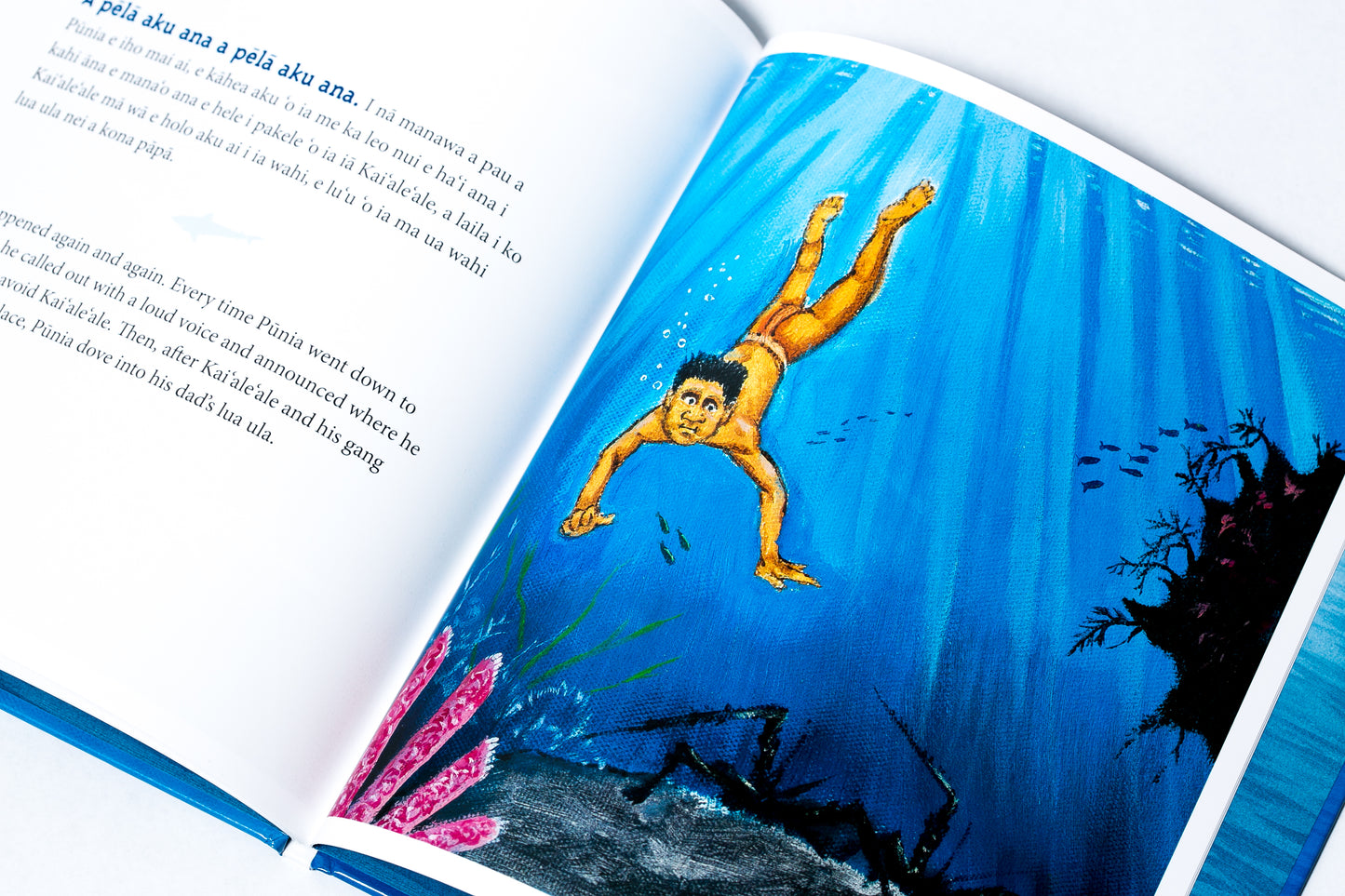 No Pūnia me ka Lua Ula / Pūnia and the Lobster Cave (bilingual)